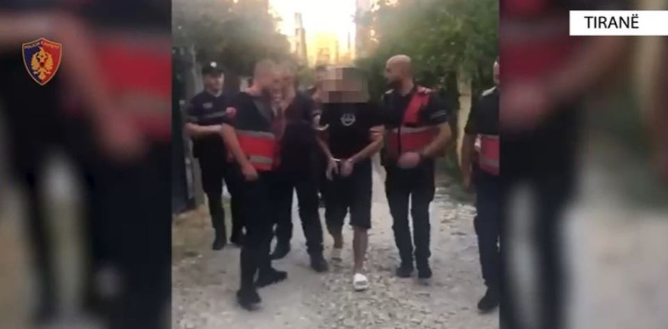 Vritet me thikë një person në Tiranë