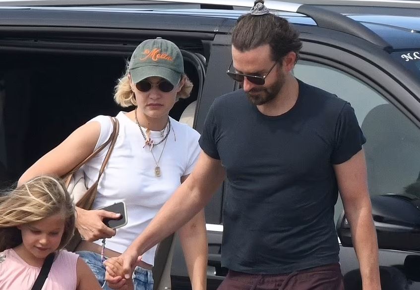 Gigi Hadid e lumtur në krahët e Bradley Cooper