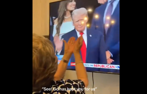 Kjo gjyshe persiane 'çmendet' për Trumpin (VIDEO)