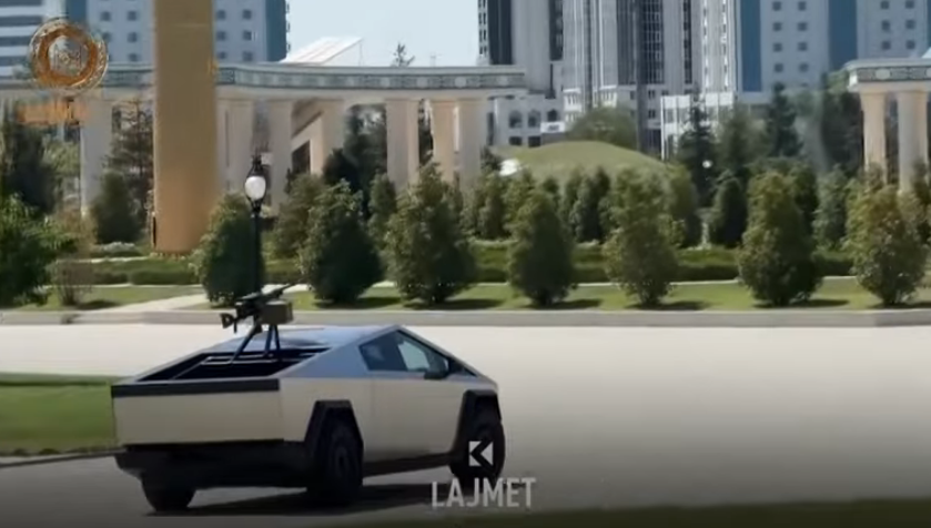 Makina e blinduar - Dhuratën e Musk, lideri çeçen e bën armë lufte (VIDEO)