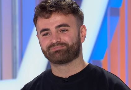 Ylli i "American idol" kthehet në Kosovë pas shtatë vjetësh, takim emicional me nënën