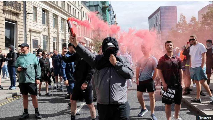 Më shumë se 90 të arrestuar pas protestave të së djathtës ekstreme në Britani