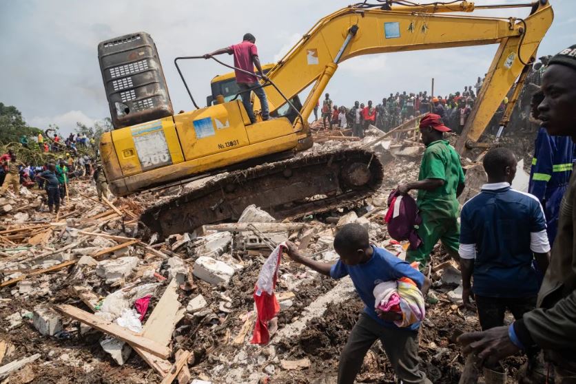 Rrëshqitjet e dheut nga shirat e dendur në Ugandë, marrin tetë jetë njerëzish