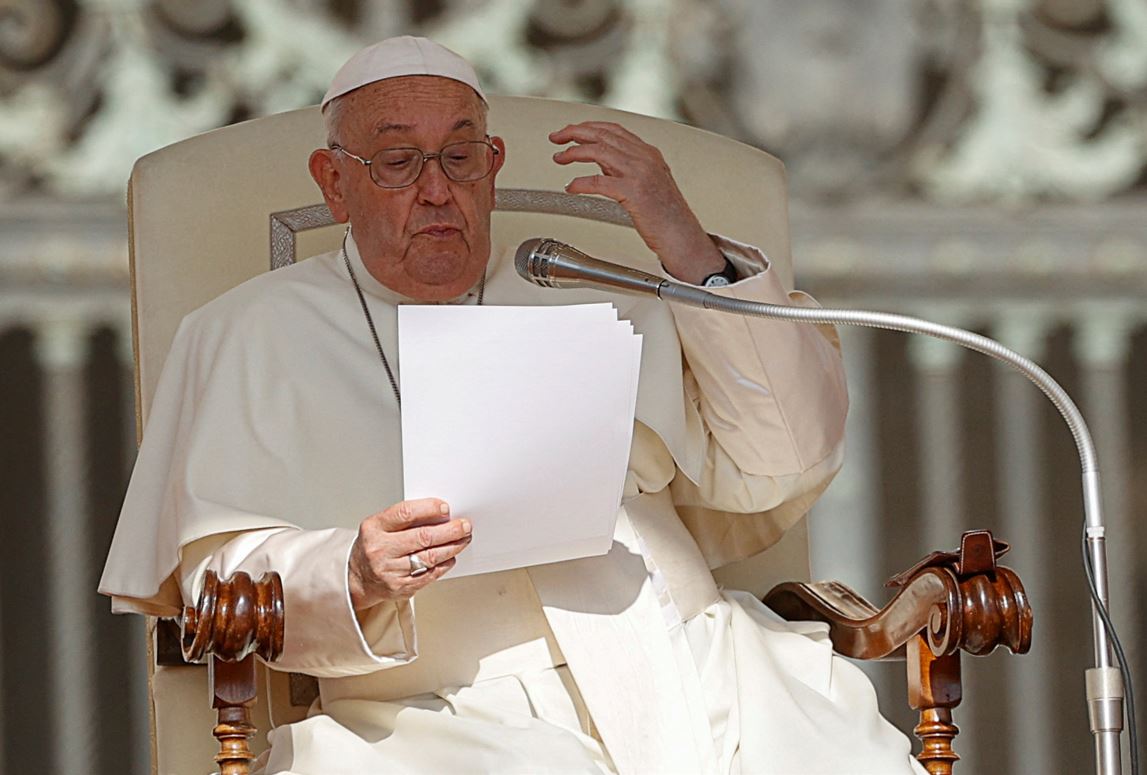 Papa Françesku mban audiencën e përgjithshme javore në Vatikan, 28 gusht 2024. REUTERS/Ciro De Luca