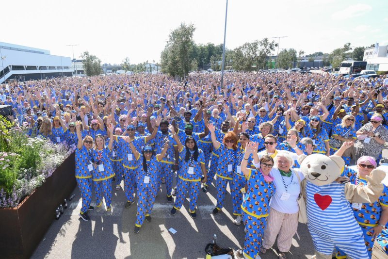 2052 punonjës të IKEA-s thyen rekordin për festën më të madhe me pizhame në botë