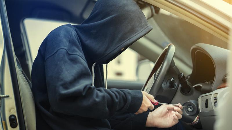 Policia e zë me veturë të vjedhur, hajduti arrestohet, ajo i kthehet pronarit