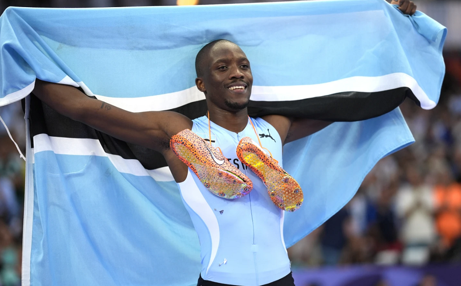 "Pasditen e keni të lirë”: Presidenti i Botsvanës u jep pushim qytetarëve pasi vendi fitoi medaljen e parë të artë olimpike