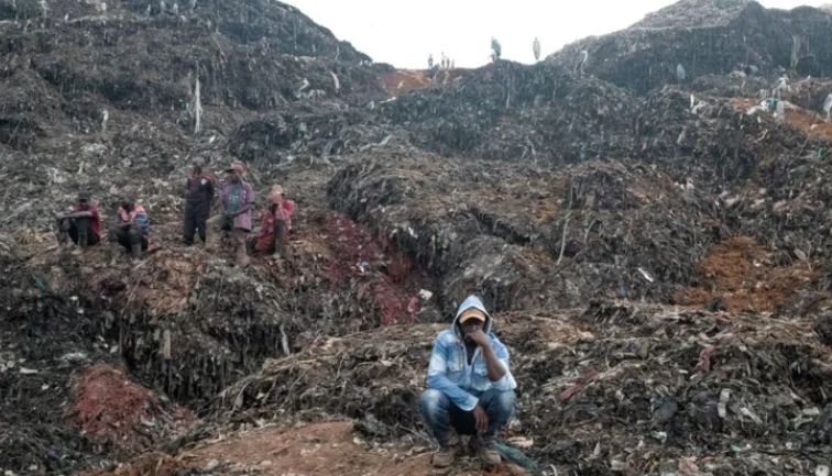 Rrëshqitja e dheut në deponinë e plehrave në Ugandë vret 12 persona