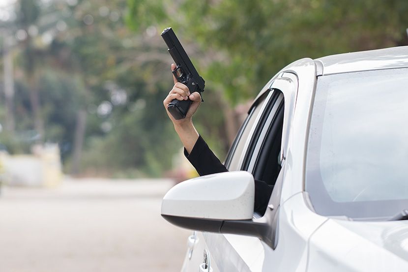 Shtiu me armë gjatë dasmës, policia ia konfiskon armën