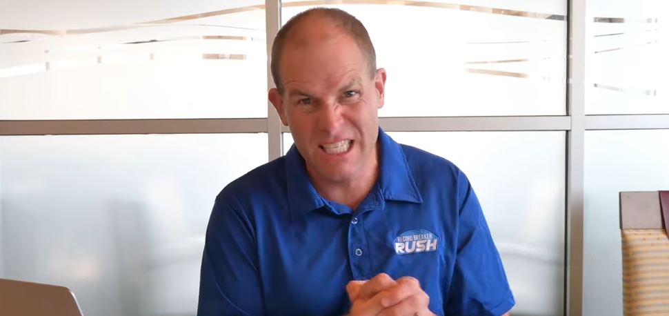 David Rush bëhet rekordisti më i mirë në botë me 181 tituj (VIDEO)
