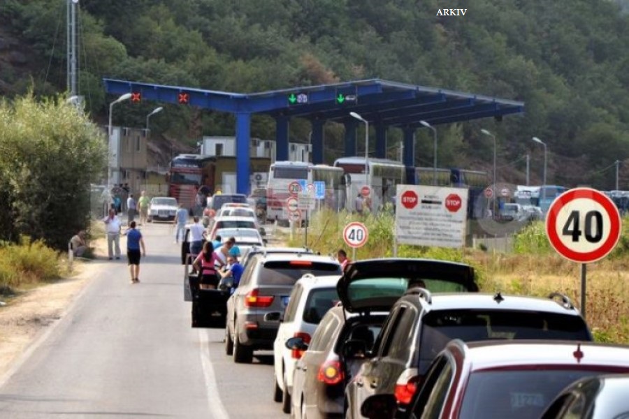 Rritet koha e pritjeve për të dalë nga Kosova
