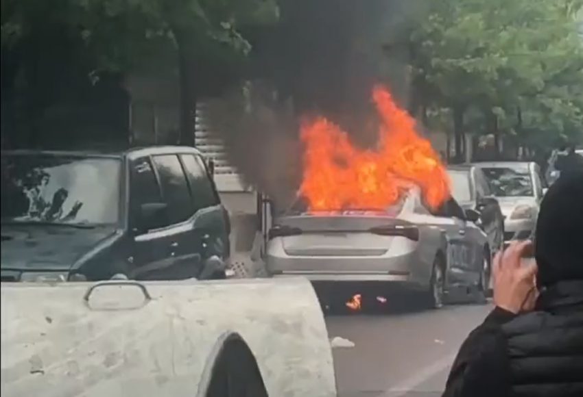 Gjakovë, kërkohet një muaj paraburgim ndaj të dyshuarit për zjarrin ndaj objektit dhe veturave të policisë