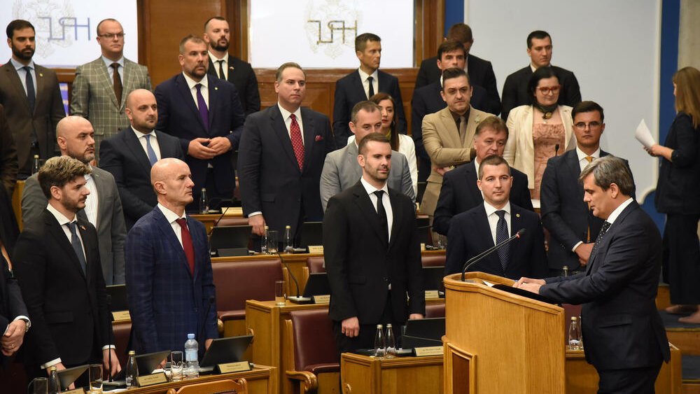 Profesori në Mal të Zi: Partitë pro-serbe në qeveri do të tentojnë të ulin nivelin e marrëdhënieve me Kosovën