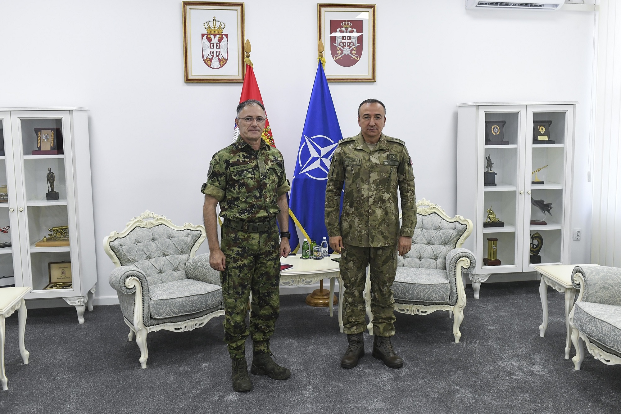 Shefi i ushtrisë serbe takon të parin e KFOR-it, situatën e sigurisë në Kosovë e quan "të paqëndrueshme"