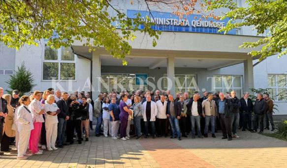 Protestojnë punëtorët teknikë të QKUK-së, shkak pakënaqësia për paga