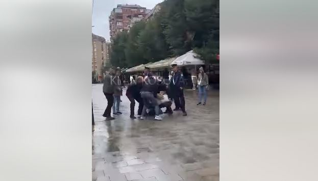 Lirohen dy politikanët serbë që prishën qetësinë gjatë vizitës së Kurtit në veri
