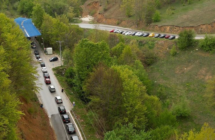 Paralajmërimi për bllokada, Sinani fton ShBA-në e BE-në: Parandalojeni përshkallëzimin