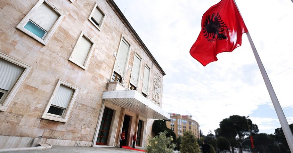 Vëllai iu dënua për drogë në Angli, Prokuroria e Tiranës kërkon sekuestrimin e pasurive të punonjëses së DShQ-së
