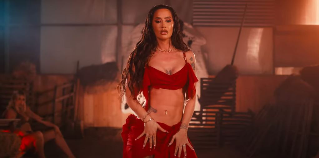 Dafina Zeqiri tregon se sa milion klikime ia bëri kënga e re (VIDEO)