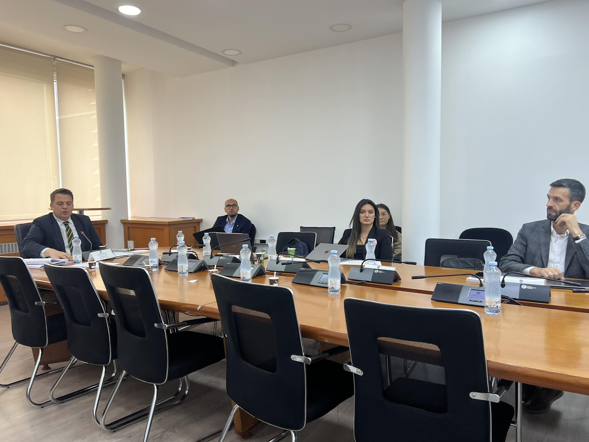 Dështon mbledhja e Komisionit për Buxhet, në rend dite ishin raportet vjetore të Trustit e BQK-së