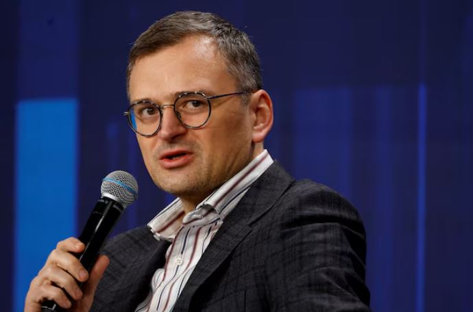Dorëhiqet kryediplomati ukrainas mes riorganizimit më të madh të luftës