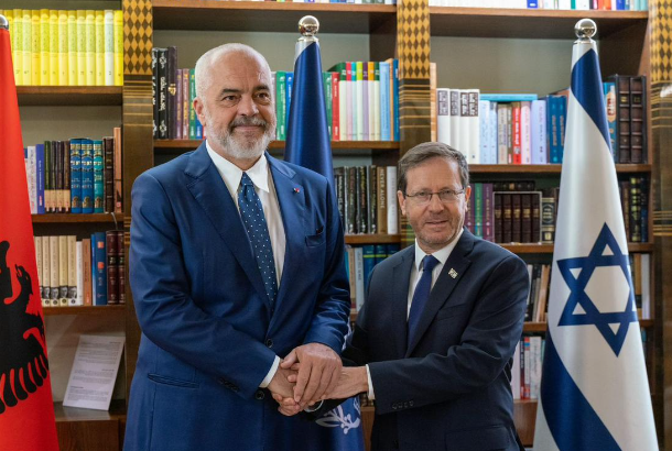 Presidenti i Izraelit viziton Tiranën, do takohet me Begajn dhe Ramën