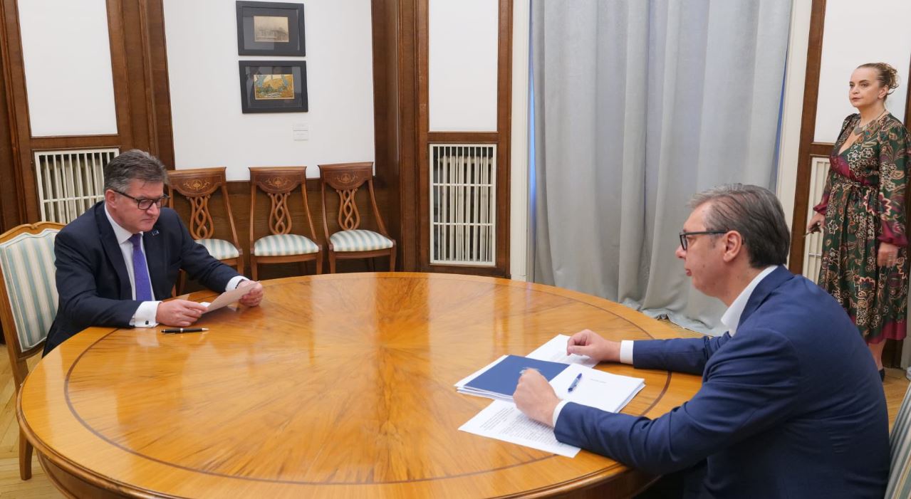 Lajçak pas takimit me Vuçiq: I tregoi shqetësimet për serbët e Kosovës