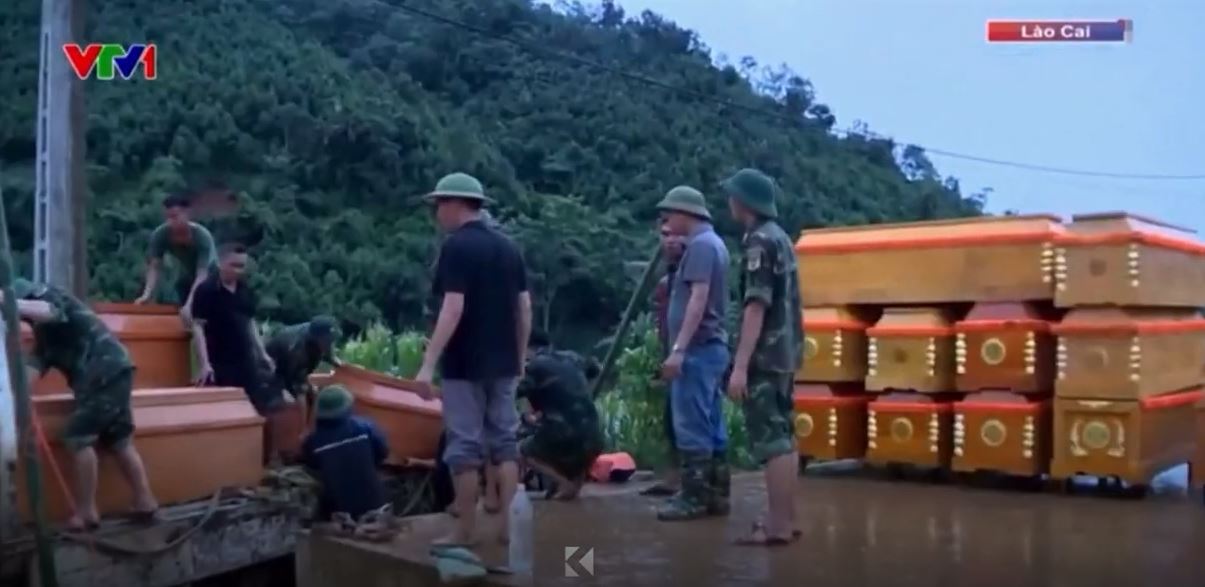 Fatkeqësia natyrore: Tajfuni Jagi mbyt 233 vietnamezë (VIDEO)