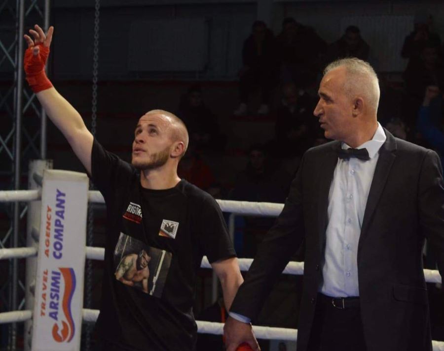 E braktisi ëndrrën e fëmijërisë, rrëfimi i 24-vjeçarit që u bë kampion në ring