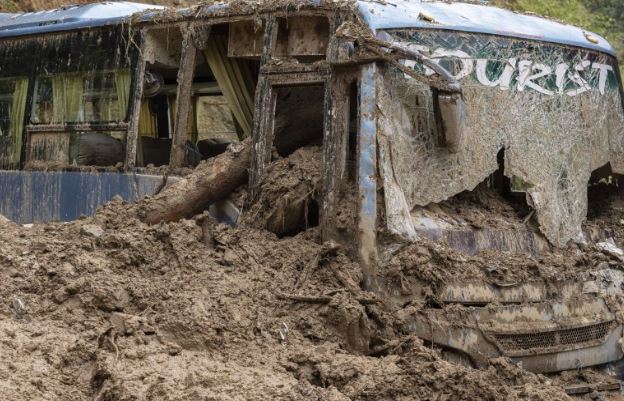 Shkon në 193 numri i të vdekurve nga përmbytjet në Nepal
