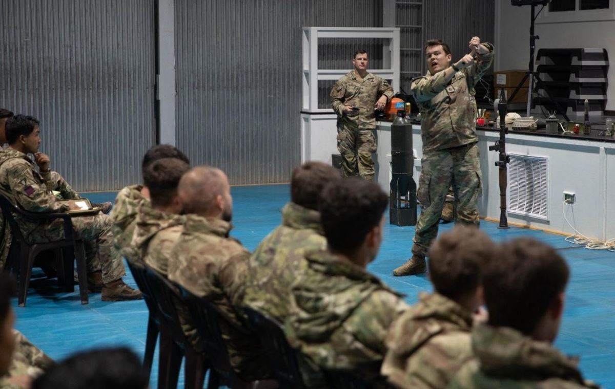 Ushtarët amerikanë trajnojnë personelin e Forcës Rezervë Strategjike të Mbretërisë së Bashkuar