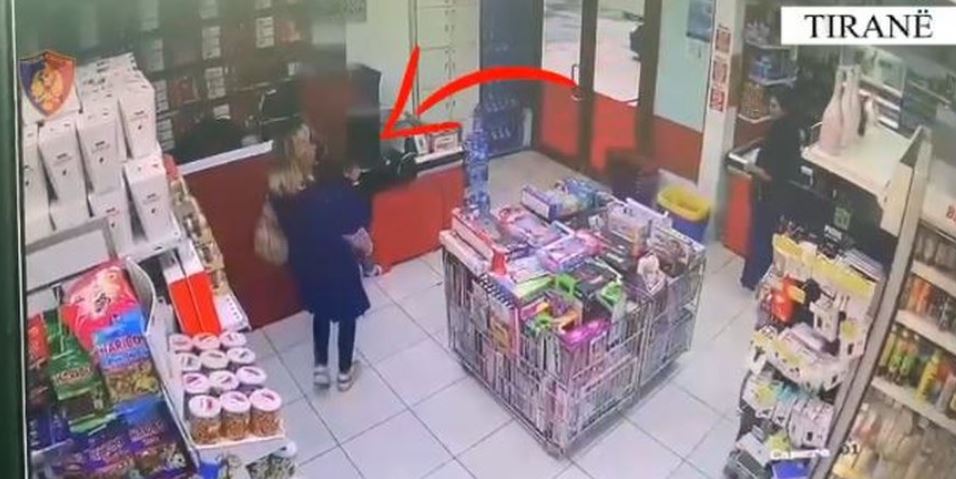 Tiranë: Gruaja tenton të rrëmbejë 2-vjeçaren, arrestohet
