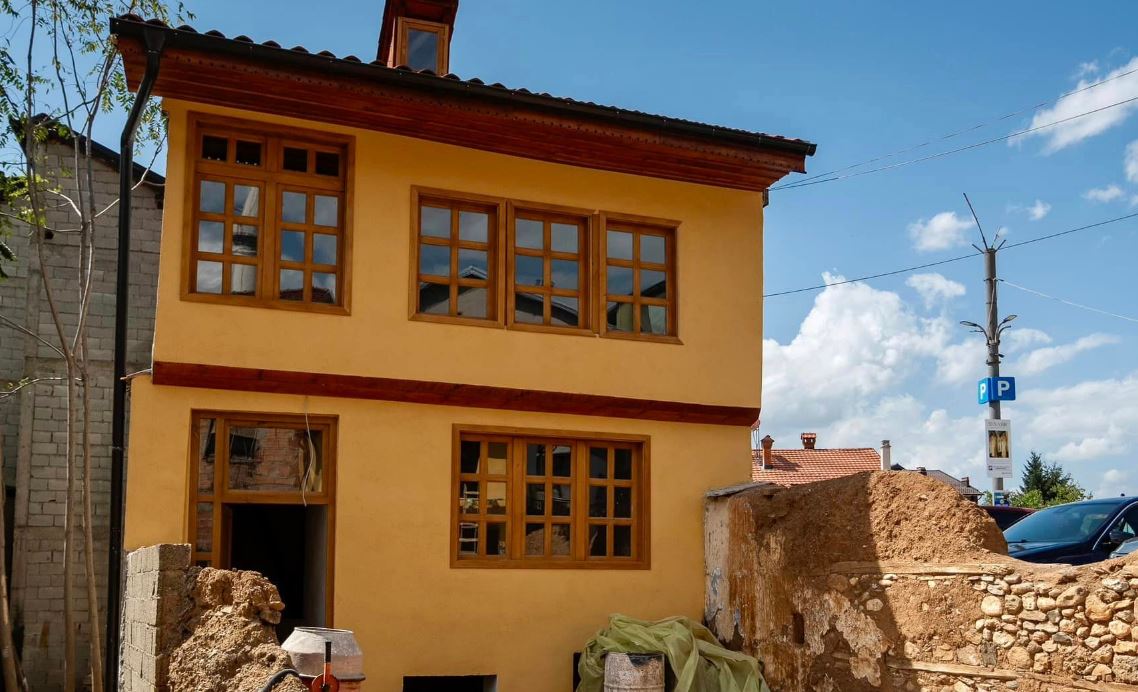 Shtëpia e veçantë në Prizren që i shpëtoi rrënimit, së shpejti do të duket si e re