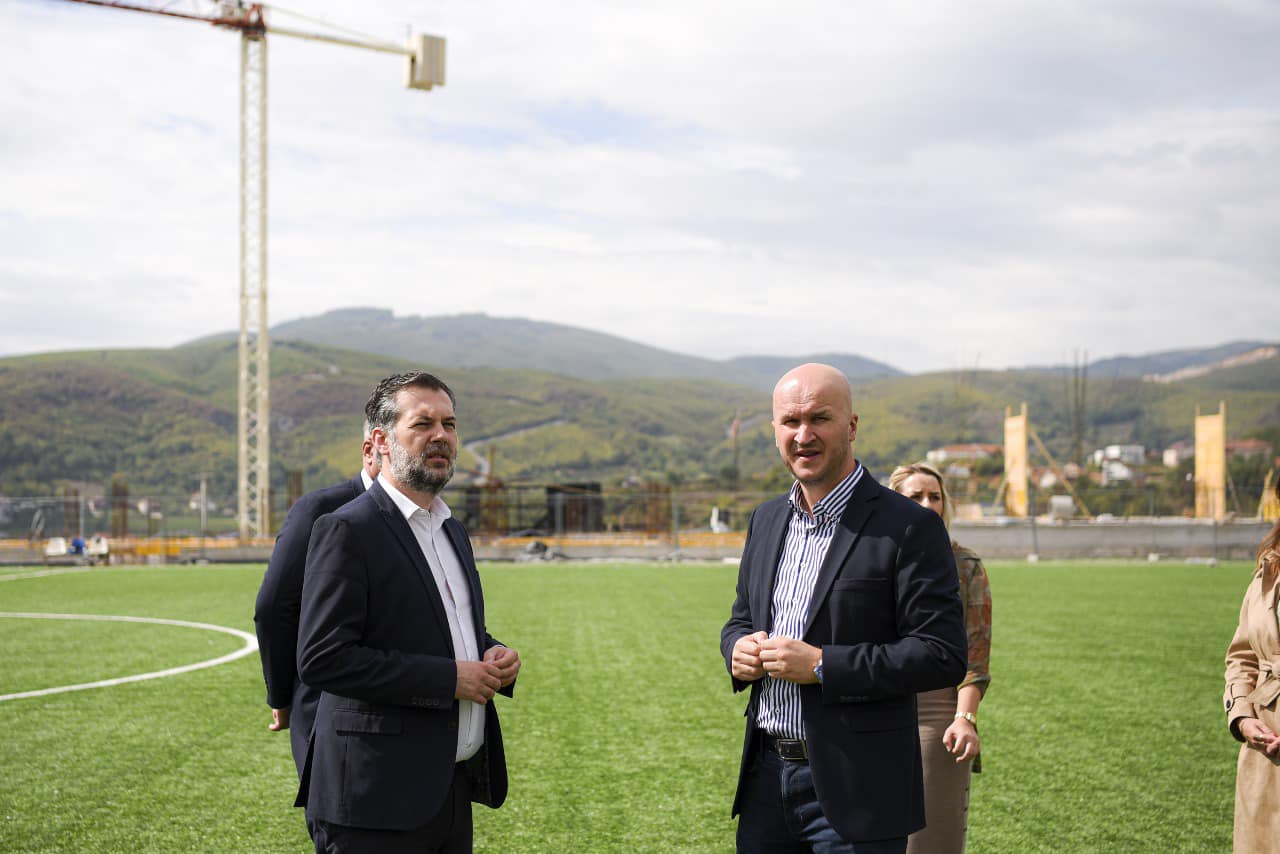 Stadiumi i Shtimes po bëhet me infrastrukturën e nevojshme sportive