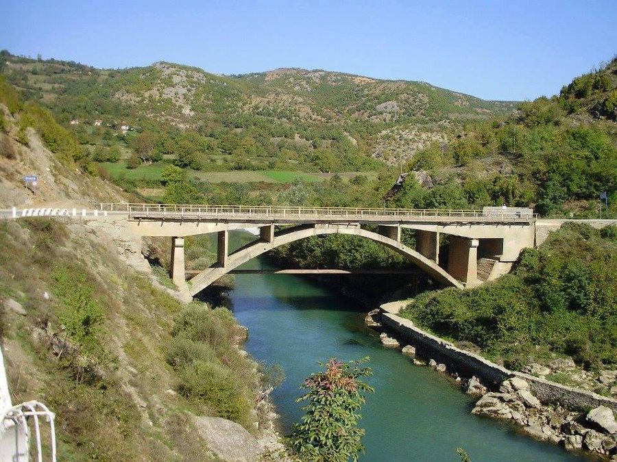 Aksident i rëndë në Kukës, vdes 46-vjeçari, lëndohet vajza e mitur