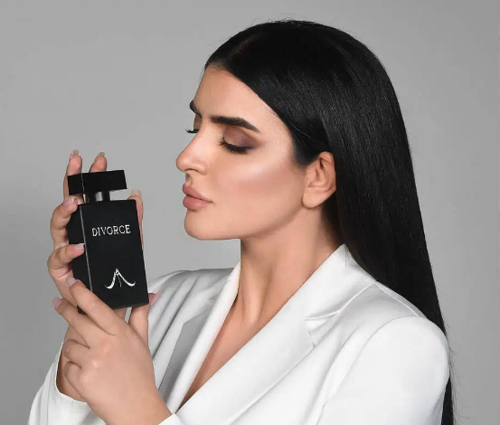 Dy muaj pasi e la burrin përmes Instagramit, princesha e Dubait e lanson parfumin me emrin “Divorc”