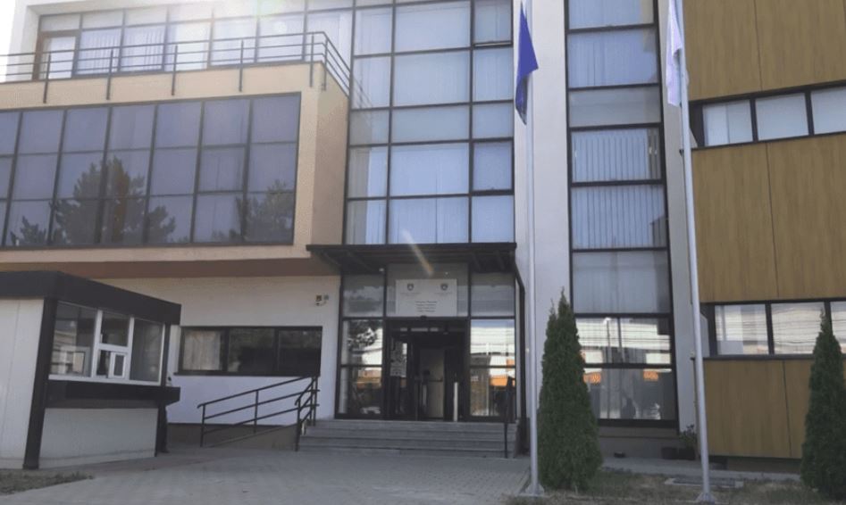 Ndalohet një person në Ferizaj, dyshohet për mashtrim dhe kontrabandim të migrantëve