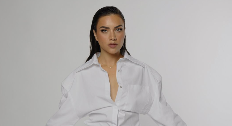 “Shën Valentini po vjen”, Sara Hoxha merr puthjen më të ëmbël (FOTO)