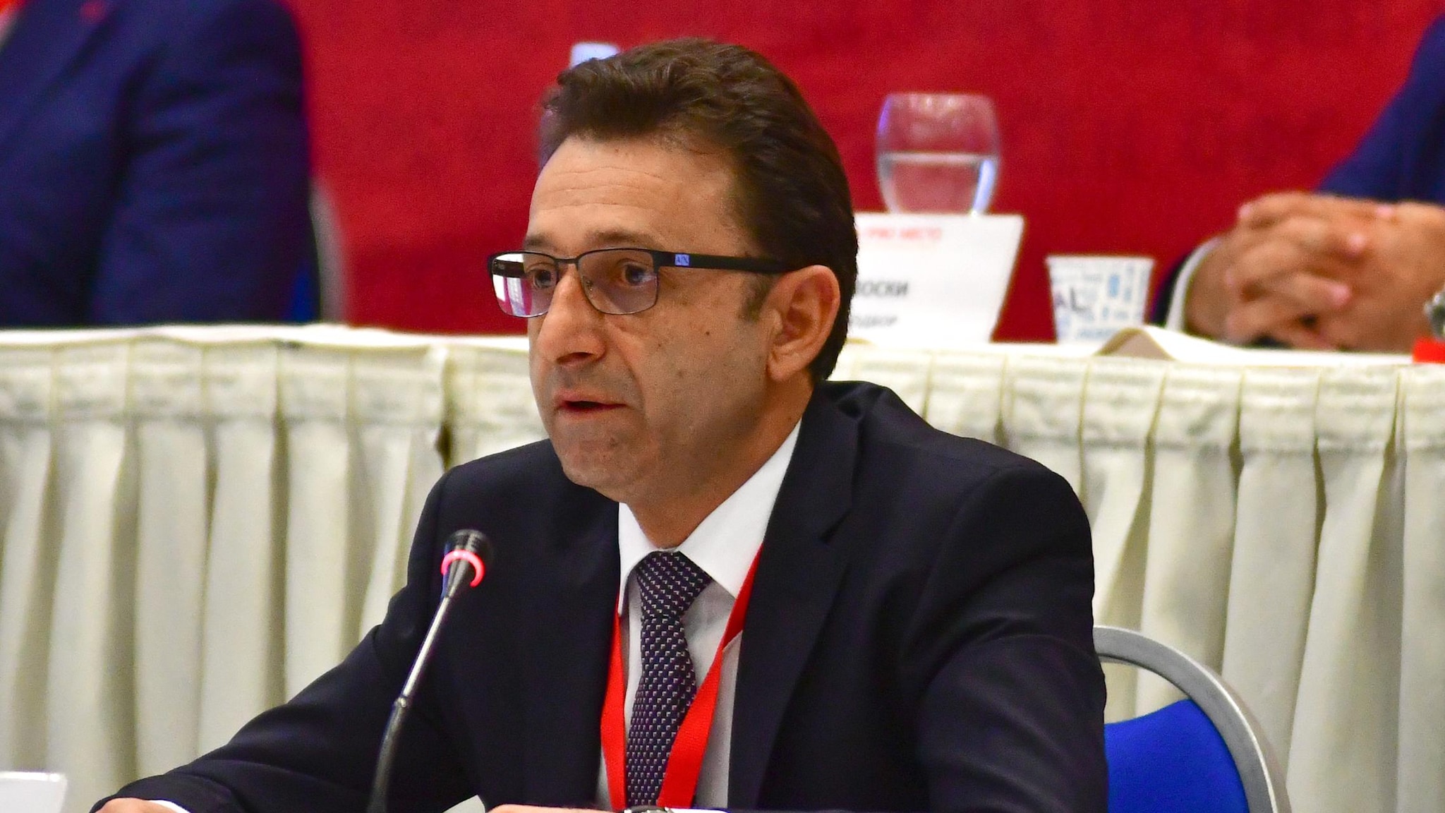 Persona të maskuar sulmojnë kryetarin e FFM-së Muamed Sejdinin