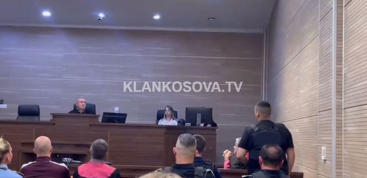 Djali i Sali Sekiraqës, me jelek antiplumb del para gjykatës (PAMJE)