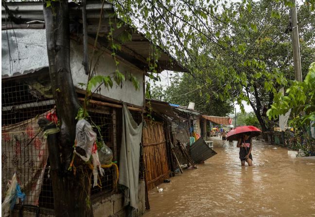 Numri i të vdekurve në Filipine nga stuhia tropikale është rritur në 13