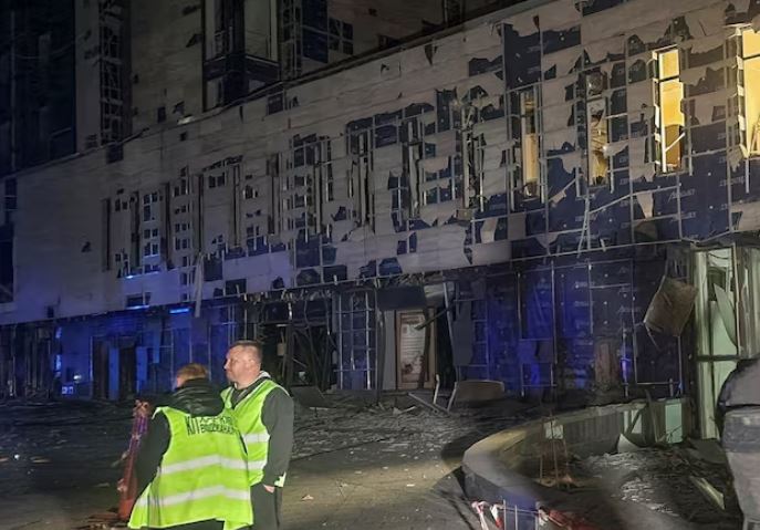 Sulmi rus në një bllok apartamentesh në Kharkiv plagos 21 persona
