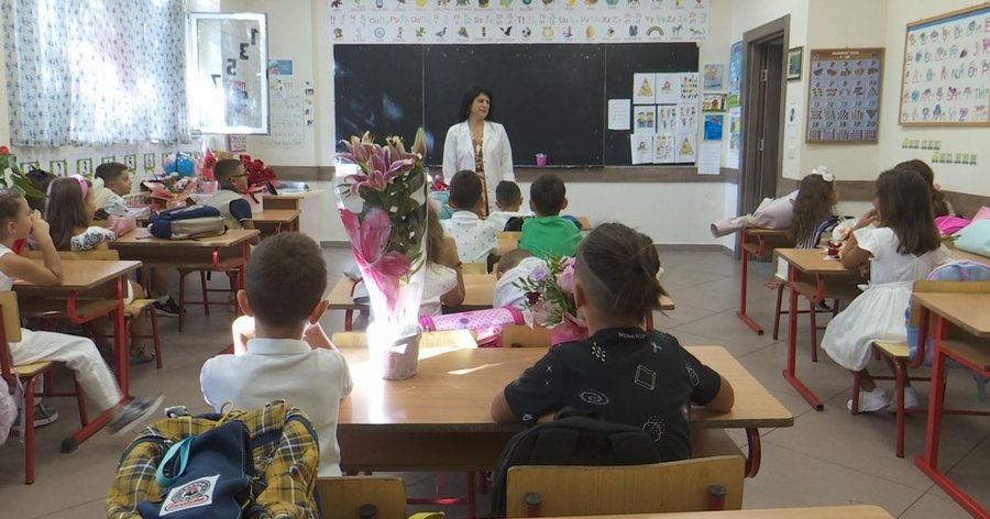 Sot nis viti i ri shkollor në Shqipëri