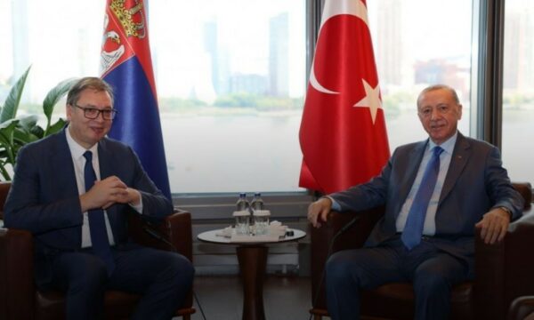 Erdogan dhe Vuçiq takohen në New York, vazhdimin e dialogut Kosovë-Serbi e konsiderojnë shumë të rëndësishëm