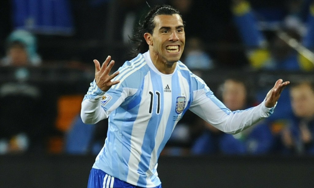Carlos Tevez, lojtar dhe njeri i madh, bleu 10 shtëpi të reja për dajë, halla, teze e axhallarë