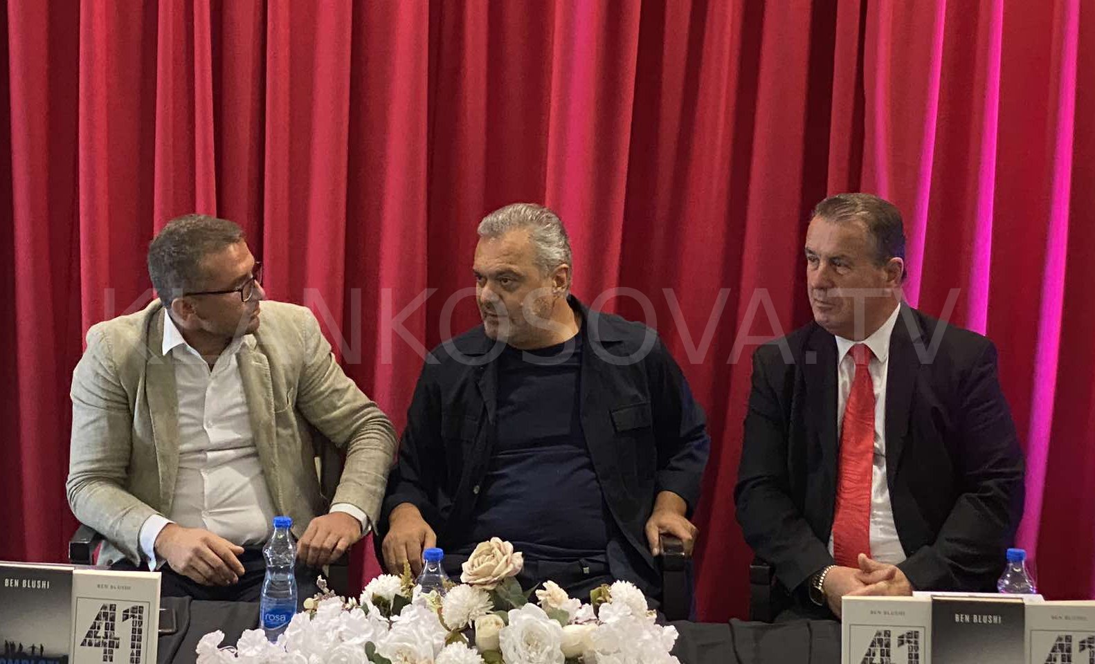 Ben Blushi promovon në Preshevë dy librat e tij, “Komploti” dhe “41 Sekrete”