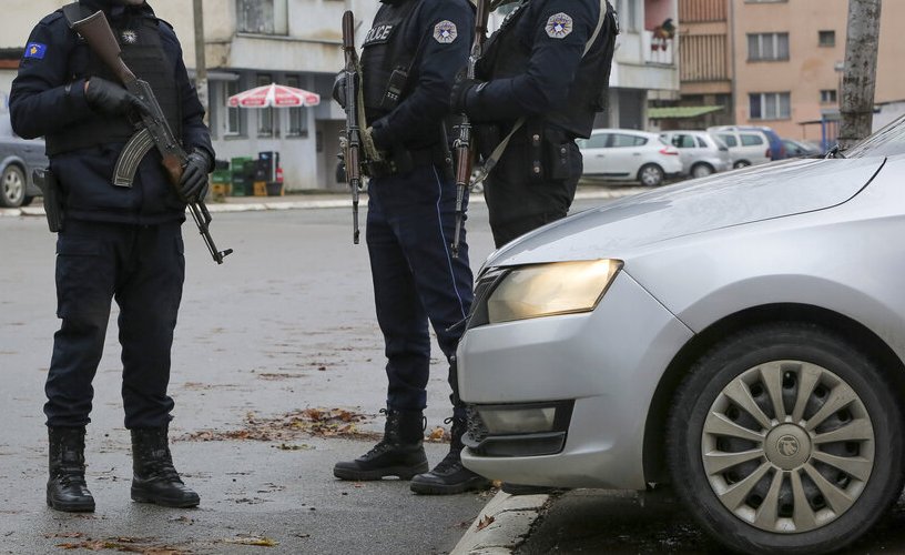 Arrestohet një person, dyshohet për tentim vrasje e fajde, iu gjet armë e municion