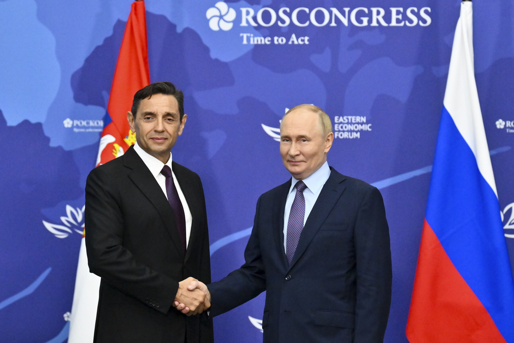 Vullini, Stanos: Në emër të kujt po me kritikon? Edhe presidenti i BE-së Orban është takuar me Putinin
