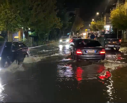 Dëme të mëdha nga përmbytjet në Vlorë, primare pastrimi i shkollave