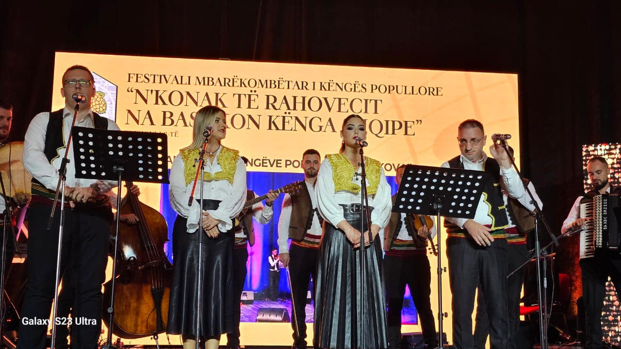 Hapet edicioni i 6-të i festivalit "N’Konak të Rahovecit na Bashkon Kënga Shqipe" (FOTO)